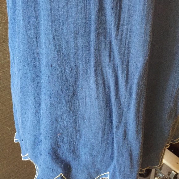 Blue top with embroidery. Size: M - Picture 7 of 8